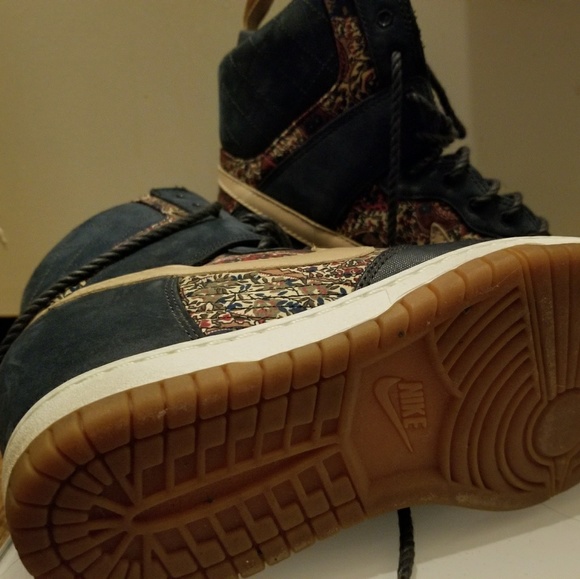 SOLD ON MERC Nike Sneakerboot - Picture 3 of 3